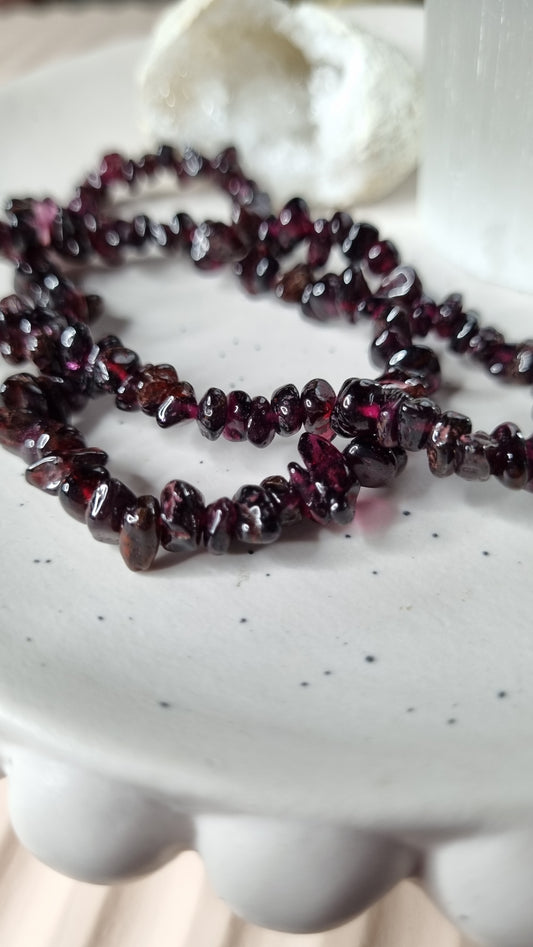 Garnet chip bracelet