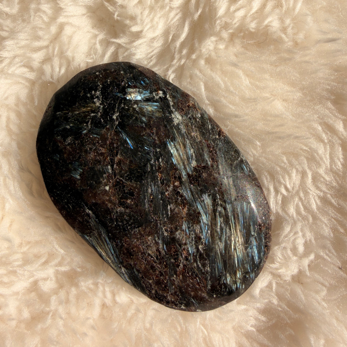 Arfvedsonite Palm Stones