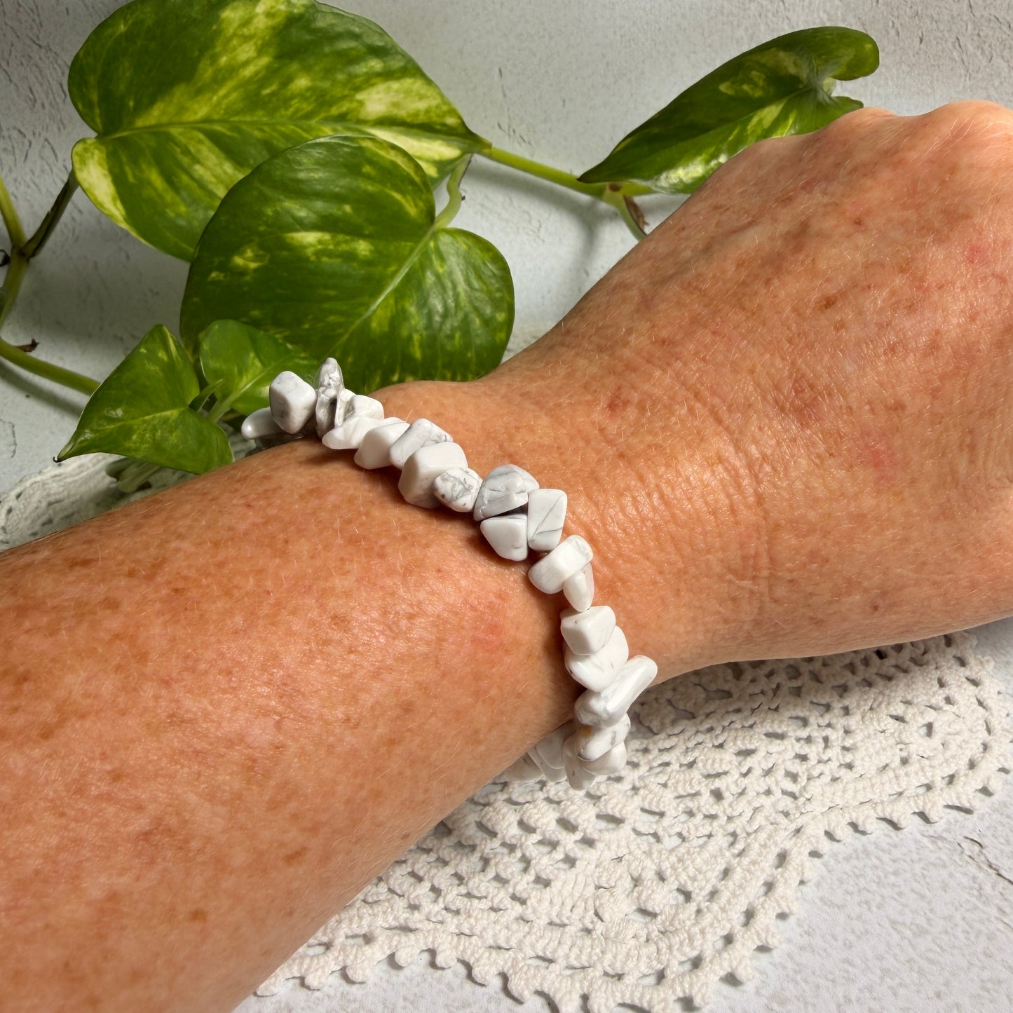 Howlite chip bracelet