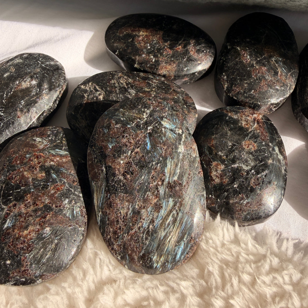 Arfvedsonite Palm Stones