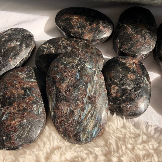 Arfvedsonite Palm Stones