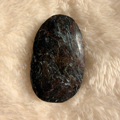 Arfvedsonite Palm Stones