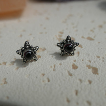 Garnet Starfish Studs - 925