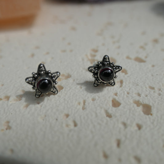 Garnet Starfish Studs - 925