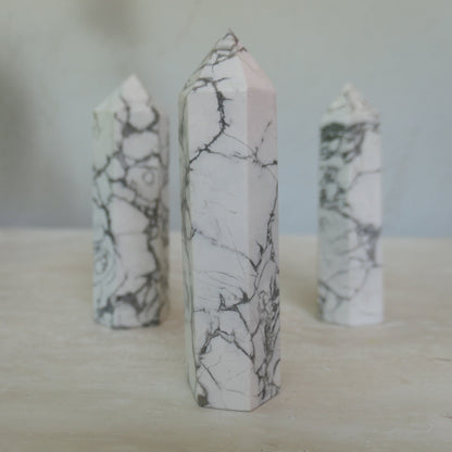 Howlite tower 24