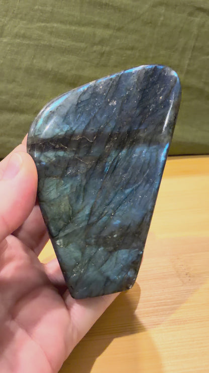 Labradorite free form